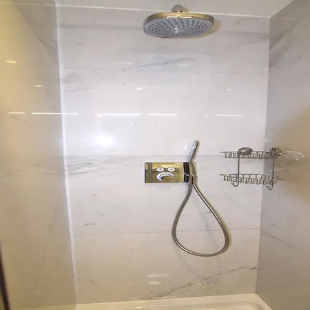 In With Sea View, Cleaning Included Appartamento